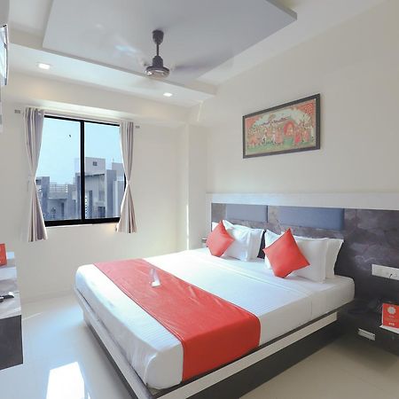 Apollo Hotel Ахмедабад Экстерьер фото
