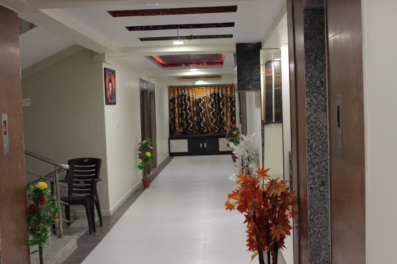Apollo Hotel Ахмедабад Экстерьер фото