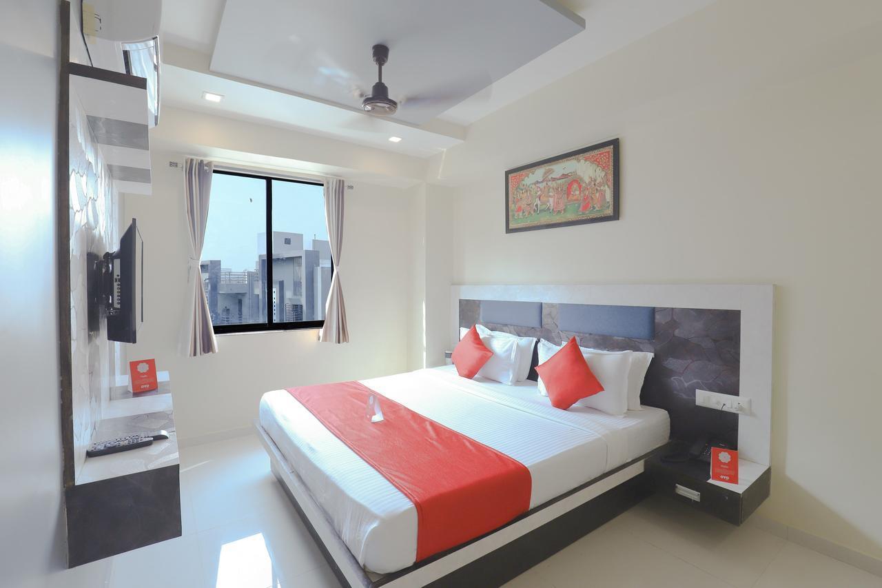 Apollo Hotel Ахмедабад Экстерьер фото