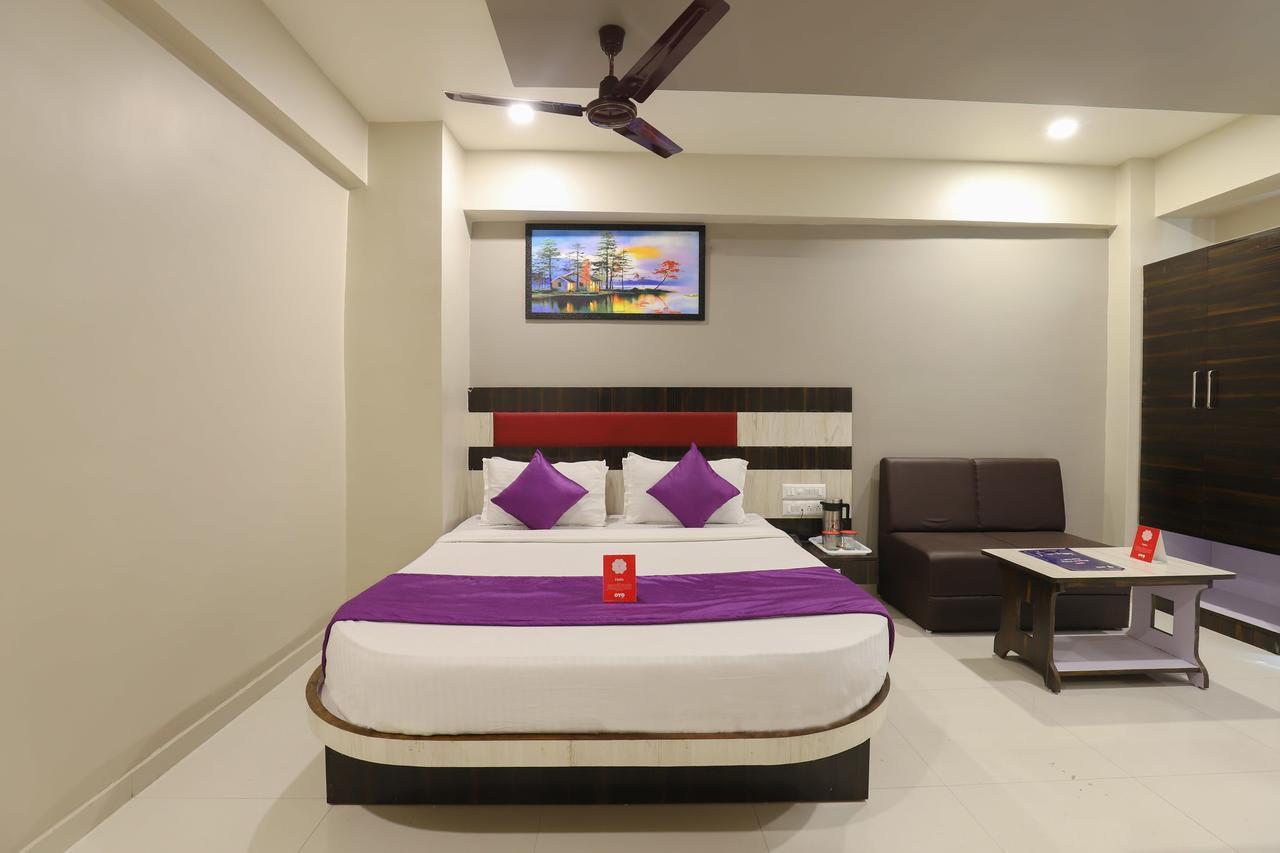 Apollo Hotel Ахмедабад Экстерьер фото